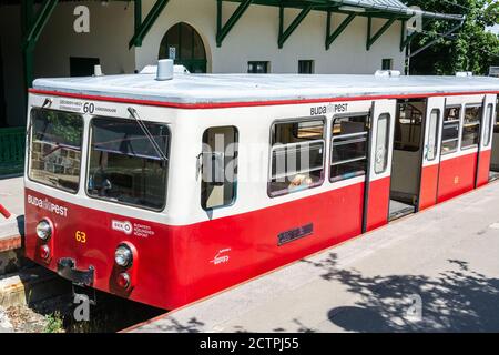 Budapest, Ungarn – 5. Juni 2017. Triebwagen der Cog Railway in Budapest, Ungarn. Stockfoto