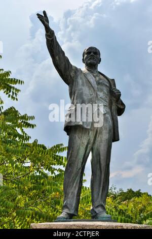 Budapest, Ungarn – 6. Juni 2017. Lenin-Denkmal im Memento-Park in Budapest. Das Denkmal eines unbekannten sowjetischen Autors stammt aus dem Jahr 1958 Stockfoto