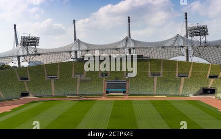 München, Bayern / Deutschland - 17. September 2020: Panoramablick auf das Olympiastadion 1972 in München Stockfoto