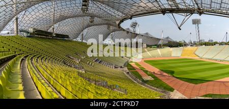 München, Bayern / Deutschland - 17. September 2020: Panoramablick auf das Olympiastadion 1972 in München Stockfoto