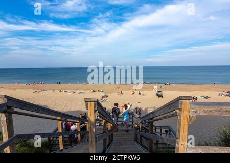 Hölzerne Stufen zum Marconi Beach, Eastham, Cape Cod National Seashore, Massachusetts, USA Stockfoto