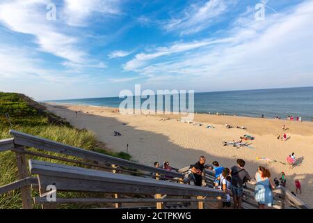 Hölzerne Stufen zum Marconi Beach, Eastham, Cape Cod National Seashore, Massachusetts, USA Stockfoto