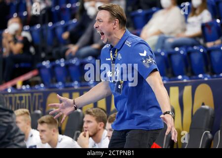 Kiel, Deutschland. September 2020. Handball: Champions League, THW Kiel - HBC Nantes, Gruppenphase, Gruppe B, Matchtag 2: Kieler Trainer Filip Jicha reagiert enttäuscht. Kredit: Frank Molter/dpa/Alamy Live Nachrichten Stockfoto