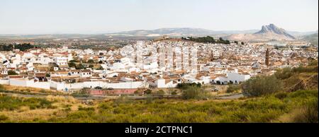 Antequera Spanien. Panoramablick auf das andalusische Dorf Antequera, Provinz Malaga, Andalusien, Spanien. Stockfoto