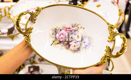 Luxuriöse goldene weiße Platte aus nächster Nähe Stockfoto