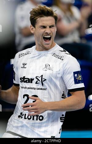 Kiel, Deutschland. September 2020. Handball: Champions League, THW Kiel - HBC Nantes, Gruppenphase, Gruppe B, Matchtag 2: Kiels Rune Dahmke jubelt nach einem Tor. Kredit: Frank Molter/dpa/Alamy Live Nachrichten Stockfoto