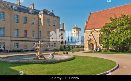 OXFORD CITY ENGLAND WOODSTOCK ROAD DAS RADCLIFFE HUMANITIES GEBÄUDE FRÜHER DIE RADCLIFFE KRANKENSTATION UND ST. LUKES-KAPELLE Stockfoto