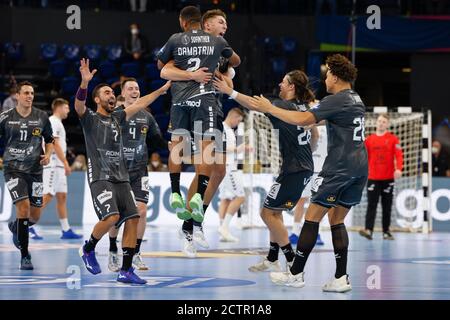 Kiel, Deutschland. September 2020. Handball: Champions League, THW Kiel - HBC Nantes, Gruppenphase, Gruppe B, Matchday 2: Die Spieler von HBC Nantes jubeln nach dem Sieg in Kiel. Kredit: Frank Molter/dpa/Alamy Live Nachrichten Stockfoto