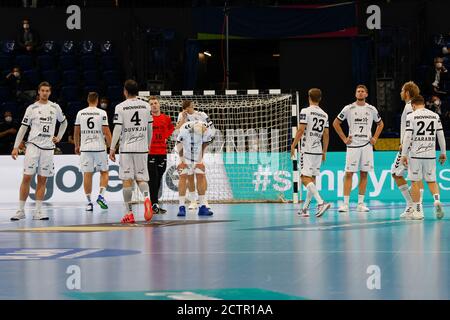 Kiel, Deutschland. September 2020. Handball: Champions League, THW Kiel - HBC Nantes, Gruppenphase, Gruppe B, Matchday 2: Die Spieler des THW Kiel reagieren enttäuscht nach der Niederlage gegen Nantes. Kredit: Frank Molter/dpa/Alamy Live Nachrichten Stockfoto