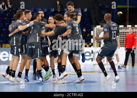 Kiel, Deutschland. September 2020. Handball: Champions League, THW Kiel - HBC Nantes, Gruppenphase, Gruppe B, Matchday 2: Die Spieler von HBC Nantes jubeln nach dem Sieg in Kiel. Kredit: Frank Molter/dpa/Alamy Live Nachrichten Stockfoto