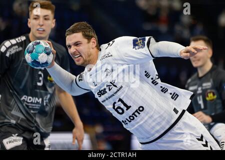 Kiel, Deutschland. September 2020. Handball: Champions League, THW Kiel - HBC Nantes, Gruppenphase, Gruppe B, Matchtag 2: Kiels Hendrik Pekeler wirft auf Tor. Kredit: Frank Molter/dpa/Alamy Live Nachrichten Stockfoto