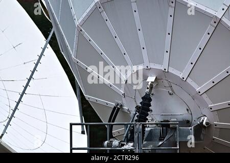 Große Satellitenschüsseln - Plana Berg Observatorium, Bulgarien Stockfoto