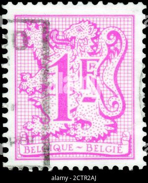 Sankt Petersburg, Russland - 18. September 2020: Briefmarke gedruckt in Belgien das Bild der Nummer 1 auf Wappentier, um 1967 Stockfoto