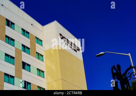 Reading, PA, USA - 19. September 2020: Das Doubletree by Hilton Hotel in der Innenstadt von Reading. Stockfoto