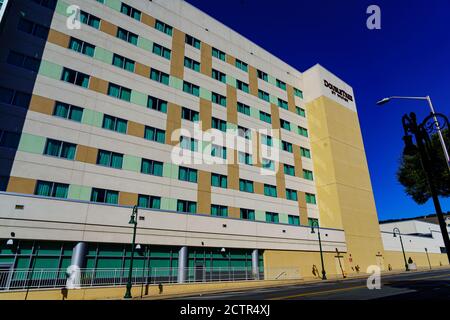 Reading, PA, USA - 19. September 2020: Das Doubletree by Hilton Hotel in der Innenstadt von Reading. Stockfoto