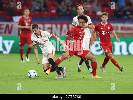 Budapest, Ungarn. 24. Sep, 2020. firo: 24.09.2020 Fuvuball, Fußball UEFA Super Cup 2020 FCB FC Bayern Mvºnchen München - Sevilla FC Duelle, Lucas Ocampos gegen Leroy Sane Quelle: dpa/Alamy Live News Stockfoto