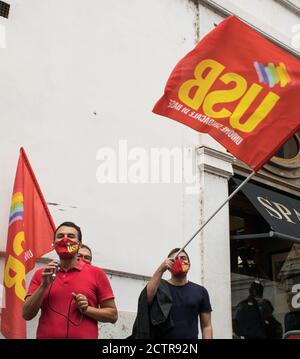 Rom, Italien. September 2020. 24 Stunden Generalstreik für eine öffentliche Schule, die allen Basisgewerkschaften zugänglich ist, demonstrierten Lehrer und Schüler, um Geld von der Schule zu fordern. Die Lehrer müssen alle stabilisiert und die didaktische Kontinuität für die Schüler gewährleistet werden. (Foto von Elisa Bianchini/Pacific Press) Quelle: Pacific Press Media Production Corp./Alamy Live News Stockfoto