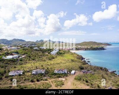 Luftaufnahme der karibischen Insel Sint maarten /Saint Martin. Luftaufnahme von La savane und St. louis St. martin. Happy Bay und Friars Bay Beach Stockfoto