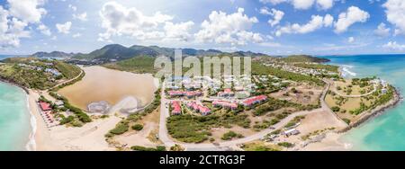 Luftaufnahme der karibischen Insel Sint maarten /Saint Martin. St. Louis und La savane auf der Insel saint martin. Friars Bay und Happy Bay Bea Stockfoto