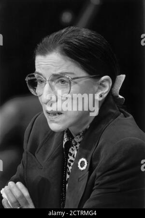 Ruth Bader Ginsburg bei ihrer Bestätigungsverhandlung, Head and Shoulders Portrait, Washington, D.C., USA, R. Michael Jenkins, Congressional Quarterly, 20. Juli 1993 Stockfoto