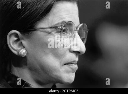 Ruth Bader Ginsburg bei ihrer Bestätigungsverhandlung, Close-Up Portrait, Washington, D.C., USA, R. Michael Jenkins, Congressional Quarterly, 20. Juli 1993 Stockfoto