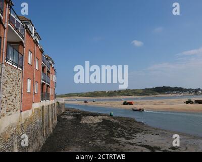 Padstow ist eine Stadt, Bürgergemeinde und Fischerhafen an der Nordküste von Cornwall. England, Vereinigtes Königreich.die Stadt liegt am Westufer des Flusses Camel Mündung etwa 5 Meilen nordwestlich von Wadebridge, 10 Meilen nordwestlich von Bodwin und 10 Meilen nordöstlich von Newquay. Eine Top-Attraktion ist Rick Steins Cafe, es ist ein modernes Seafood Cafe, das einfache Fischgerichte für die ganze Familie bietet. Es ist ein freundliches Cafe mit atmosphärischem kornischem Charme. Die Lunch- und Dinner-Menüs sind lokale frische Meeresfrüchte. Stockfoto