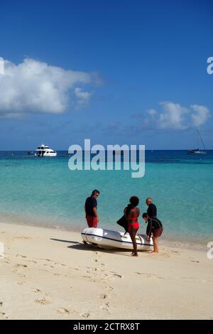 Ankunft in Michaelmas Cay, Great Barrier Reef, Queensland, Australien. Kein MR oder PR Stockfoto