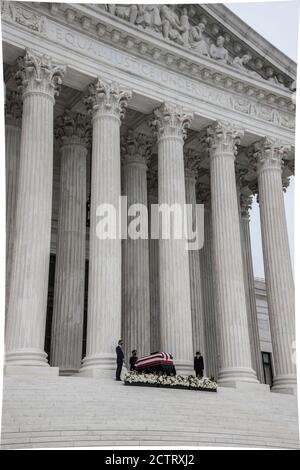 Washington, USA. September 2020. 24. September 2020 - Washington, USA - Rechtsanwältin Ruth Bader Ginsburg Körper liegt am Obersten Gerichtshof der Vereinigten Staaten. Foto: rudy k/Alamy Live News Stockfoto