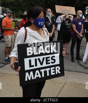 Kenosha, Wisconsin, USA. September 2020. Demonstranten, die die ...