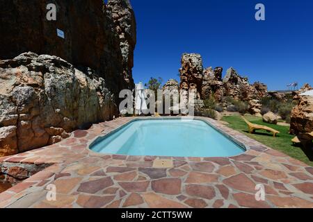 Der schöne Swimmingpool im Kagga Kamma finden in der Western Cape, Südafrika. Stockfoto