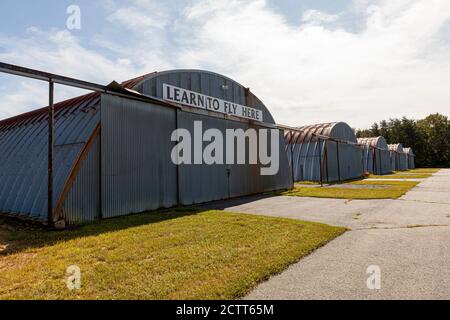 Indian Head, MD, USA 09/19/2020: Hangar Abschnitt des Maryland Airport (2W5) , private öffentliche Nutzung Flugplatz mit einem operativen Start-und Landebahn, die ser Stockfoto