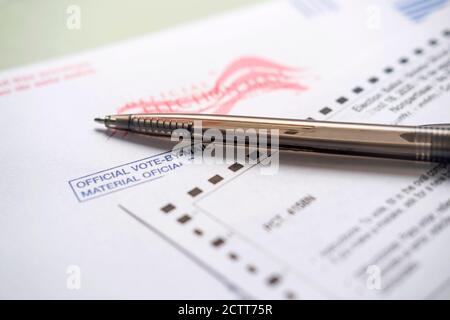 Stimmzettel und Stift Stockfoto