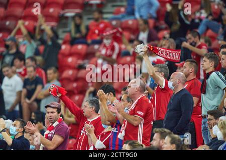 Budapest, Ungarn, 24. September 2020. FC BAYERN MÜNCHEN - FC SEVILLA 2-1 in der Saison 2019/2020, FCB, München, © Peter Schatz / Alamy Live News - die UEFA-BESTIMMUNGEN VERBIETEN DIE VERWENDUNG VON FOTOS als BILDSEQUENZEN und/oder QUASI-VIDEOS - Nationale und internationale Nachrichtenagenturen AUSSCHLIESSLICHE Verwendung zur redaktionellen Verwendung Stockfoto