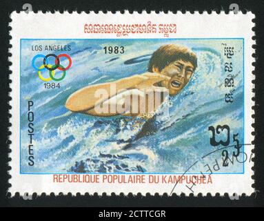 KAMBODSCHA - UM 1983: Briefmarke gedruckt von Kambodscha, zeigt Schwimmer, um 1983. Stockfoto