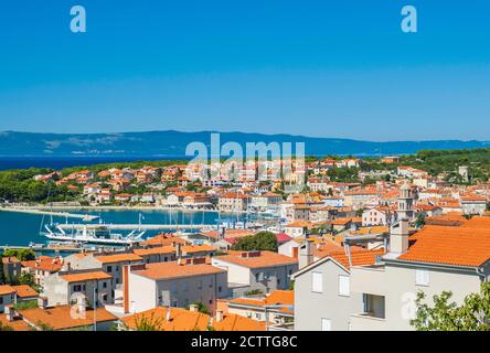 Panoramablick auf die Stadt Cres auf der Insel Cres in Kroatien, schöne Adriaküste Stockfoto