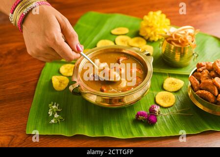 Onam sadhya süß parippu payasam oder dal kheer Dessert Kerala, Südindien. Indische mithai köstliche Festival süßes Gericht für Onam, Vishu, Deepawali, Stockfoto