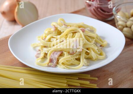 Köstliche italienische Pasta Fettuccine Carbonara Stockfoto