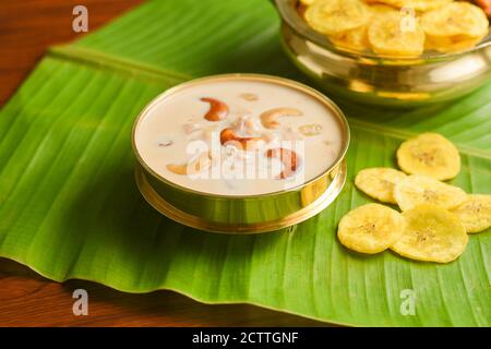 Onam sadhya süß parippu payasam oder dal kheer Dessert Kerala, Südindien. Indische mithai köstliche Festival süßes Gericht für Onam, Vishu, Deepawali, Stockfoto