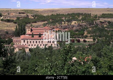 Segovia, España, Hiszpania, Spanien, Spanien; Landschaft mit Blick auf das Kloster der Heiligen Maria von Parral; Monasterio de Santa María del Parral Stockfoto