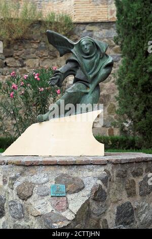 Toledo, España, Hiszpania, Spanien, Spanien; EINE kleine Statue der heiligen Teresa von Jesus. Statue von St. Teresa von Jesus. Estatua de St. Teresa de Jesús. Stockfoto