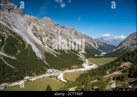 Blick ins wilde Val Plavna Stockfoto