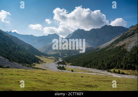 Blick ins wilde Val Plavna Stockfoto