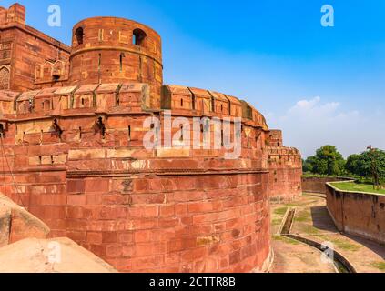 Sandsteinmauer von Agra Fort, eine historische Festung, die die Hauptresidenz der Kaiser der Mughal-Dynastie bis 1638 war, als die Hauptstadt war shif Stockfoto