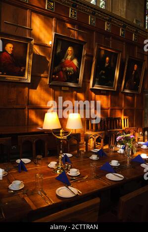 OXFORD, Großbritannien - 23. AUGUST 2017: Großer Speisesaal in Christ Church College der University of Oxford in England Stockfoto