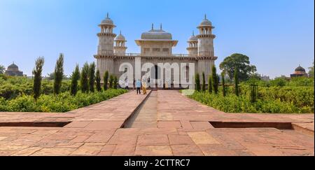 Grab von I'timād-ud-Daulah ist ein Mughal Mausoleum in der Stadt Agra im indischen Bundesstaat Uttar Pradesh. Auch bekannt als 'Jewel Box', manchmal auch genannt Stockfoto