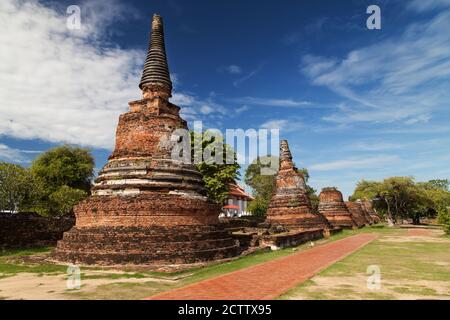 Satelliten Chedis im Wat Phra Si Sanphet in Ayutthaya, Thailand. Stockfoto