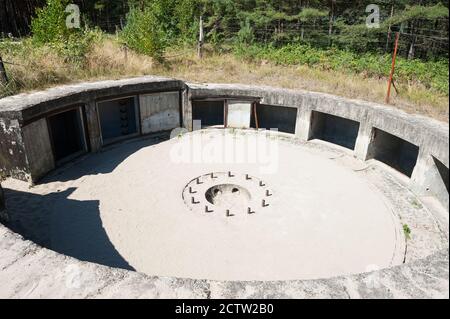 Deutsche Befestigungsanlagen aus der Zeit des II. Weltkrieges in Ustka, Pommersche Woiwodschaft, Polen Stockfoto