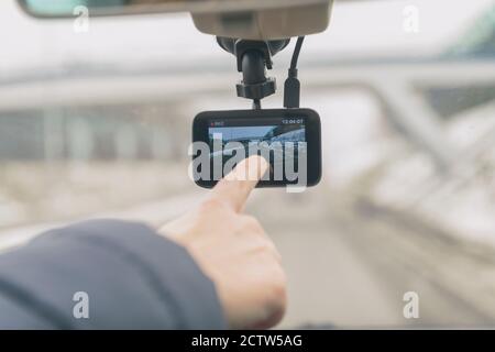 Dashboard Kamera, um kontinuierlich einen Blick durch die Windschutzscheibe aufzeichnen Stockfoto