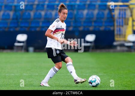 Podgorica, Montenegro. September 2020. Felicitas Rauch aus Deutschland übergibt den Ball. Quelle: Nikola Krstic/Alamy Live News Stockfoto