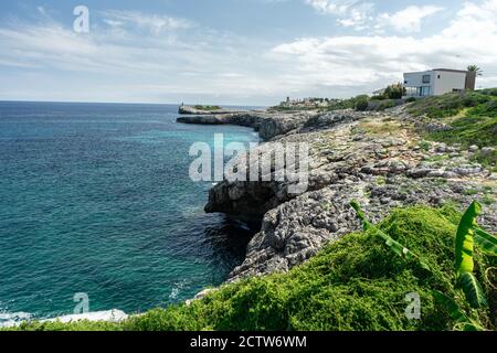 MALLORCA, SPANIEN - 17. Juli 2020: Mallorca, Spanien - 17. JULI 2020. Die schöne Küste von Cala Mendia. Stockfoto